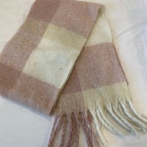 Pink wool scarf
